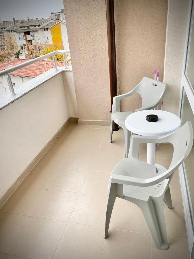 Art Apartment For 4 People Free Parking & Wifi Stara Zagora Bagian luar foto